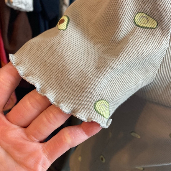 Women's H&M T-shirt Size S Gray Avocado Print - Picture 3 of 7